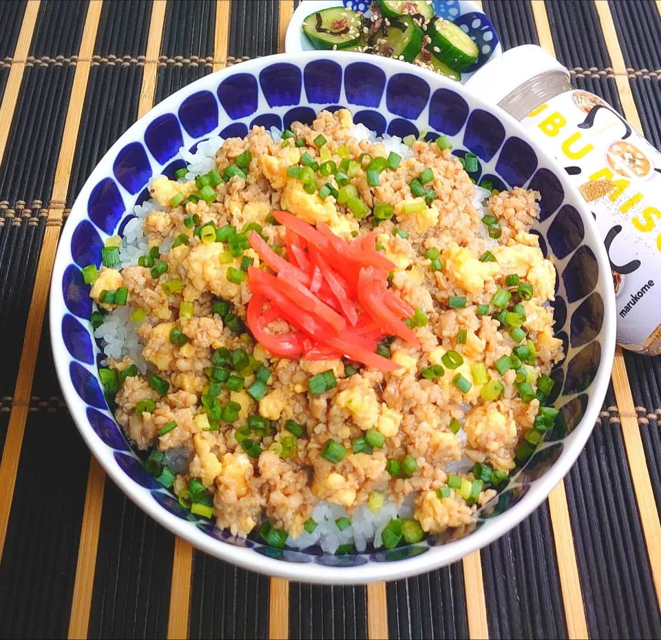 レンジで簡単♪オイ味噌親子そぼろどーんでムスコの置きランチ|からあげビールさん