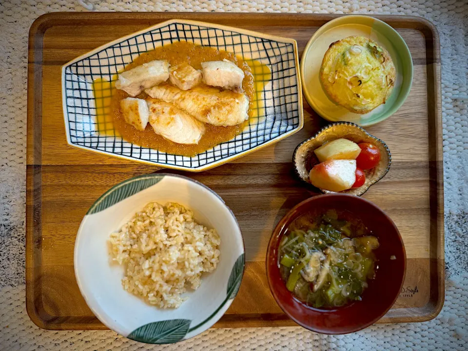 メカジキのソテー　トマトソース　山芋のふわふわ焼き　ツルムラサキの味噌汁|チイホ✨さん