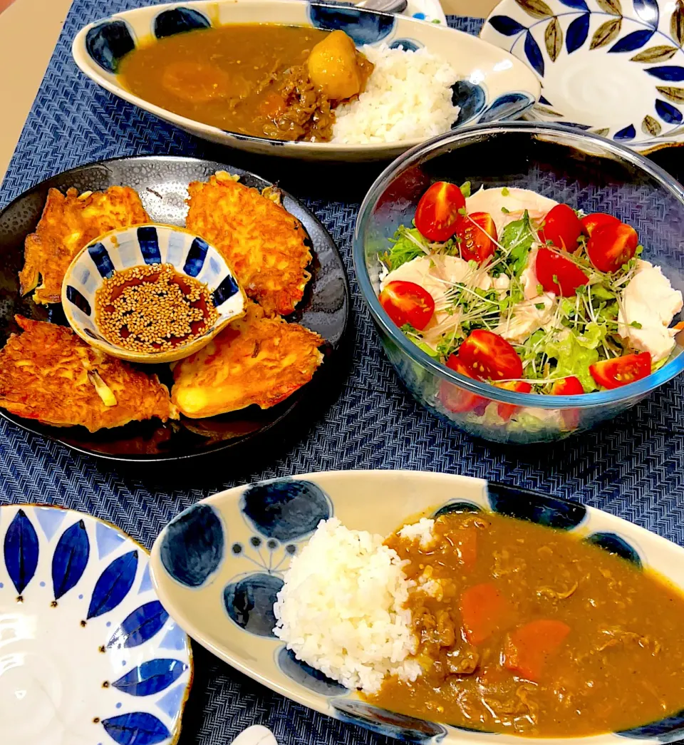 Snapdishの料理写真:カレーライス、ズッキーニのジョン、鶏ハムサラダ|kekekeさん