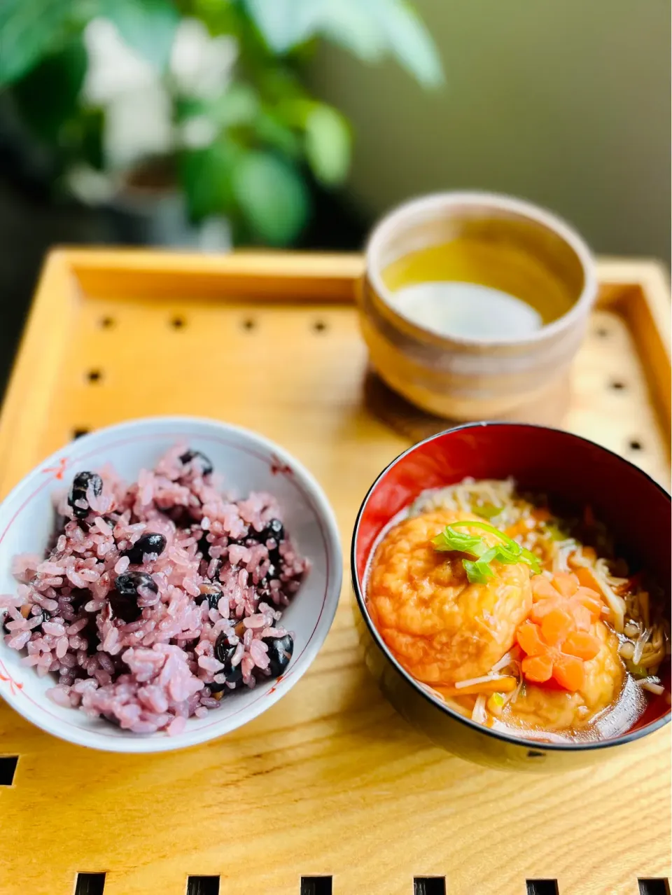 煎り黒豆と黒米のご飯 & 魚河岸あげのきのこあんかけ　Roasted Black Beans w/ Black Rice 🫘🍚Uogashiage(Fried Fish Cake Tofu) w/ Mushroom Sauce🐟🍄|アッコちゃん✨さん