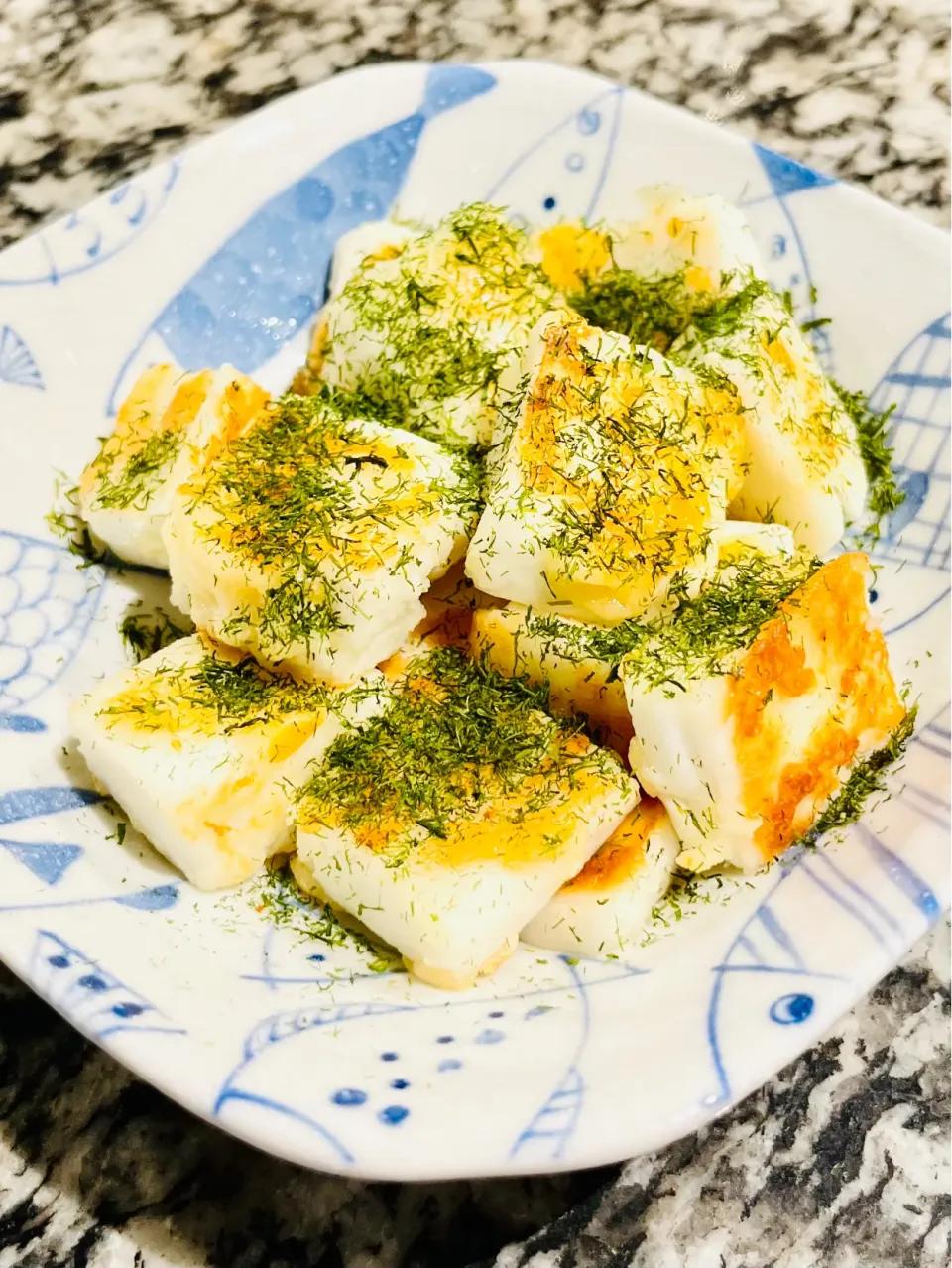 はんぺんの磯辺マヨチーズ焼き🇯🇵 Fish Cake Grilled w/ Mayonnaise, Parmesan Cheese & Nori Flakes|アッコちゃん✨さん