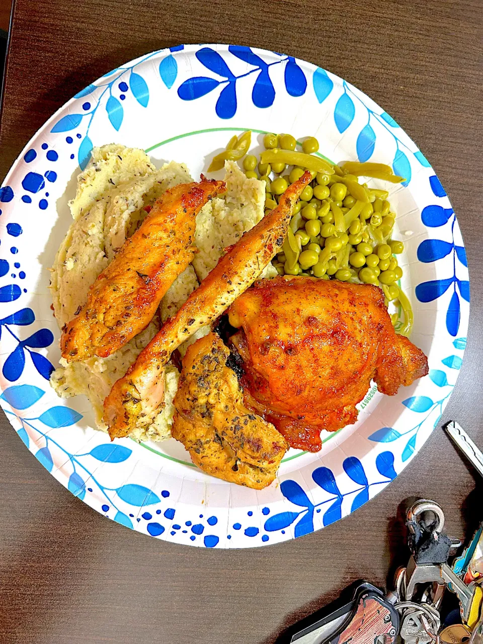 Baked chicken, sour cream, mashed potatoes, and green peas|Kareem Boogieさん