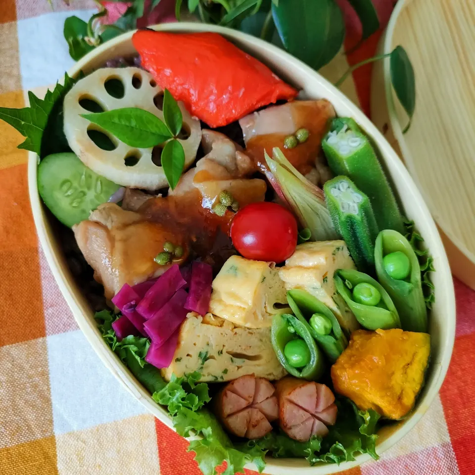 今日のわっぱご飯

鶏の照り焼き弁当
　鮭の塩焼き
　だし巻き玉子
　シャウエッセン
　夏野菜

美味しくできました✨|ふかふかごはんさん