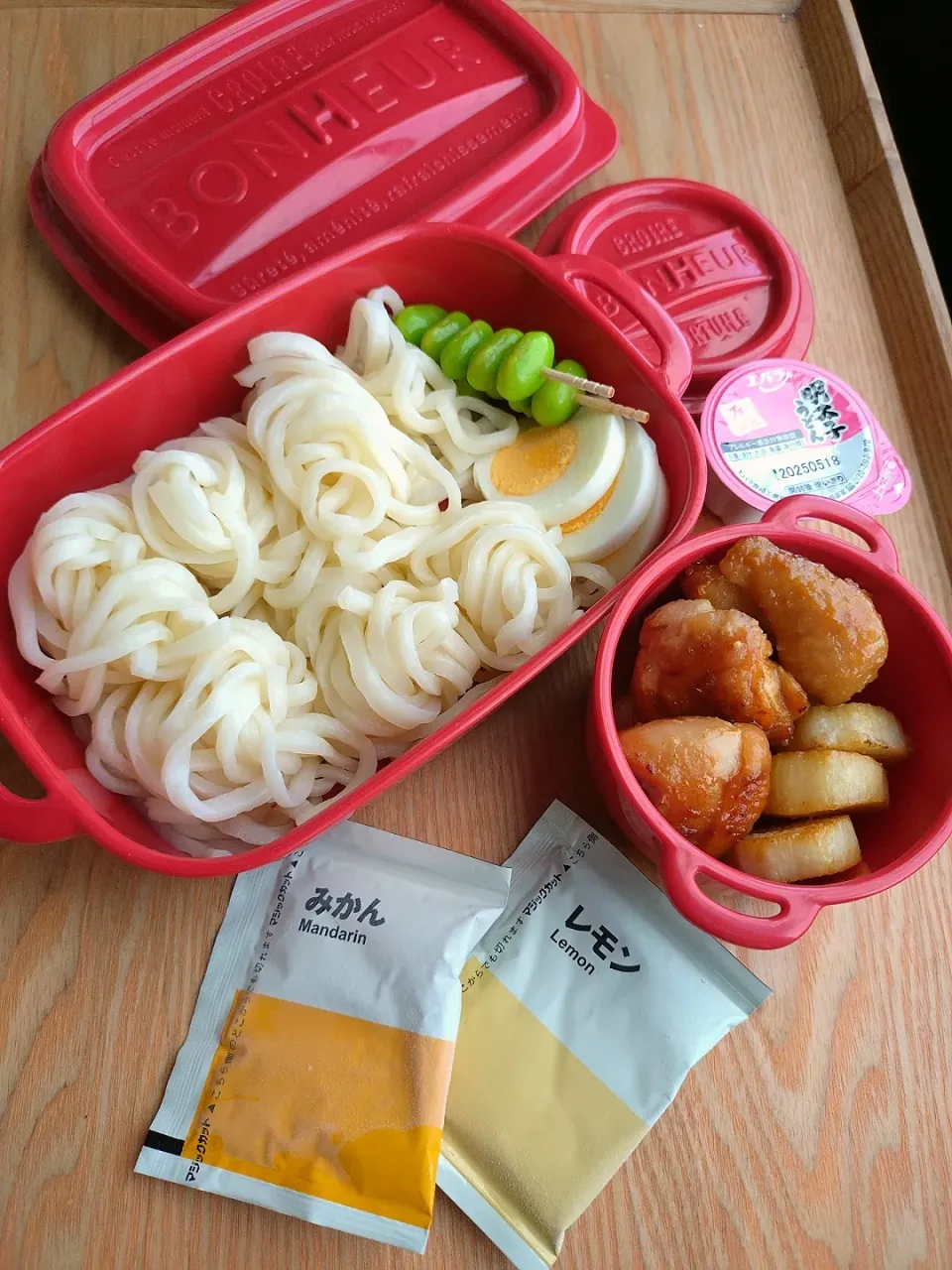 娘のお弁当

流水麺細うどん
鶏のみそ照り焼き
長芋のしょうゆ炒め
ゆで卵
枝豆|みわさん