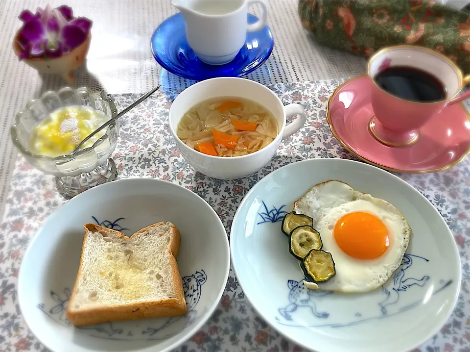 朝ごはん　目玉焼き🍳|blue_bird07さん