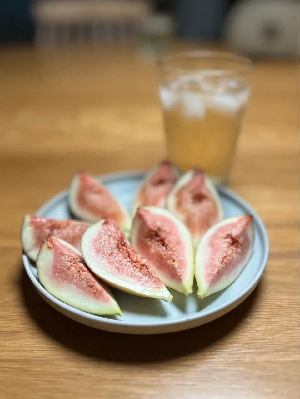 Snapdishの料理写真:8/21の夕食　館山で仕入れたいちじくとハイボール|yoneさん