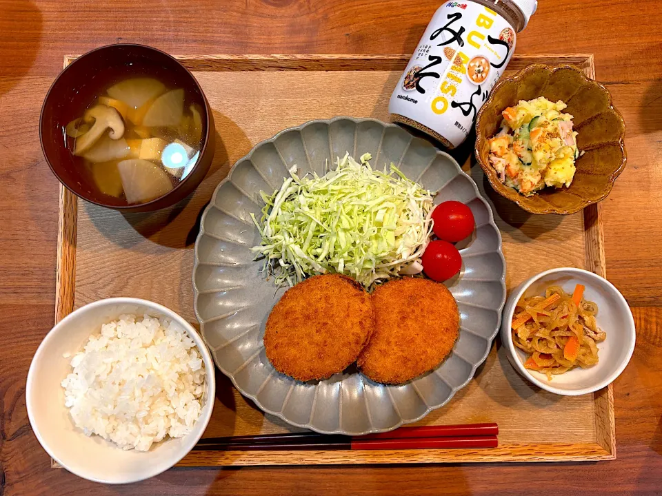 今日の夜ご飯(コーンコロッケ、つぶみそポテトサラダ、切り干し大根、けんちん汁)|cocomikaさん