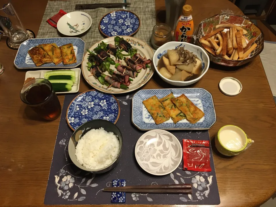 ご飯、オクラの海苔ベーコン巻き、細切りピーマンの海苔ベーコン巻き、ミニおでん、チヂミ、味噌キュー、沢庵、揚げパン、烏龍茶、ミルクゼリー(夕飯)|enarinさん