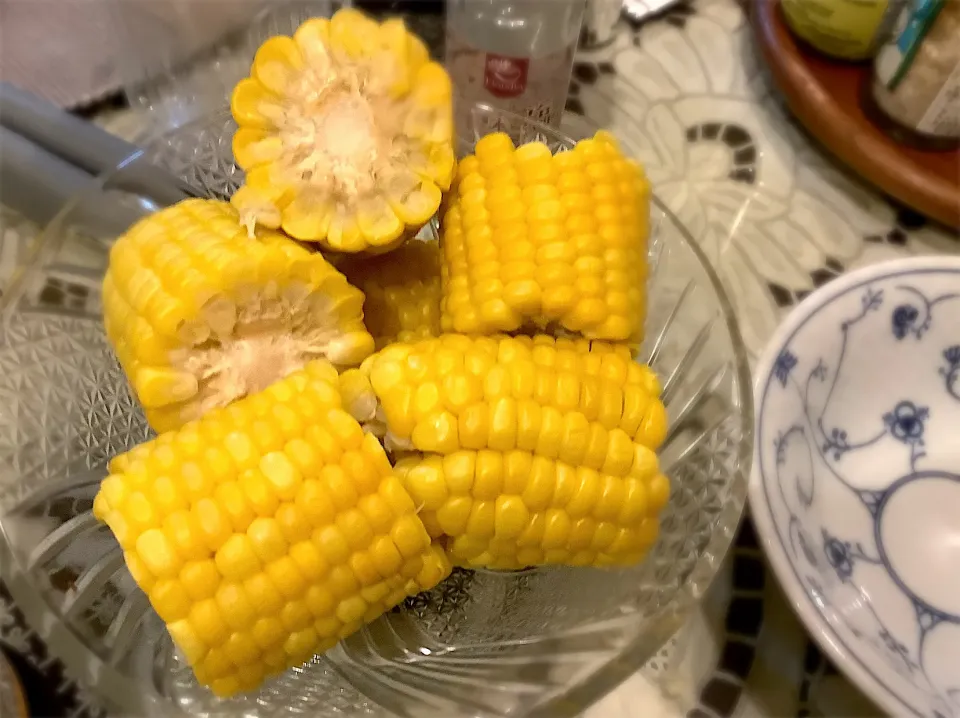 夏に野菜茹でとうもろこし🌽😋|アライさんさん