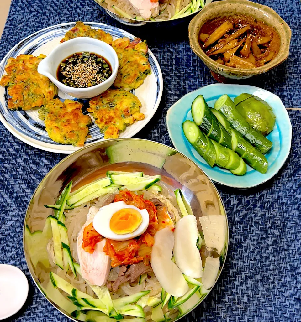 Snapdishの料理写真:冷麺、青のりのジョン、牛蒡のポックム、糠漬け|kekekeさん