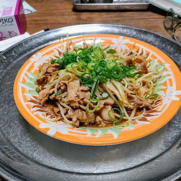 豚肉ともやしと納豆のスタミナ炒め。
入院中息子ごめん、父は仕事がハードなのでこれくらい食べないと倒れる。|ariyo4200さん