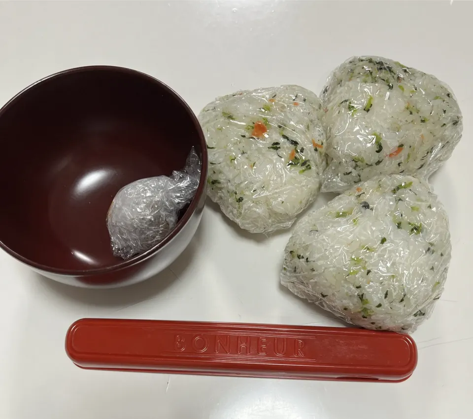 Snapdishの料理写真:パパ弁☆おにぎり（鮭ひろし）☆みそ玉|Saharaさん