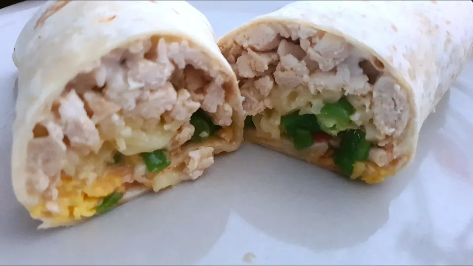 Lunch wrap 
chicken mayo scrambled eggs mozarella cheese 🧀 
French beans cherry 🍅 💁‍♀️💕😘|🌷lynnlicious🌷さん