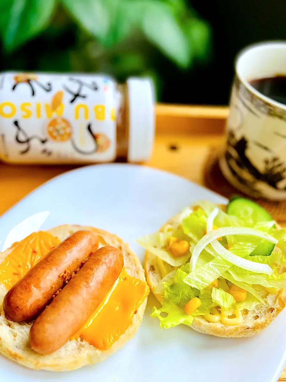 イングリッシュマフィンのつぶみそがけSprinkle Dried Miso Granules over English Muffin Sandwich|アッコちゃん✨さん