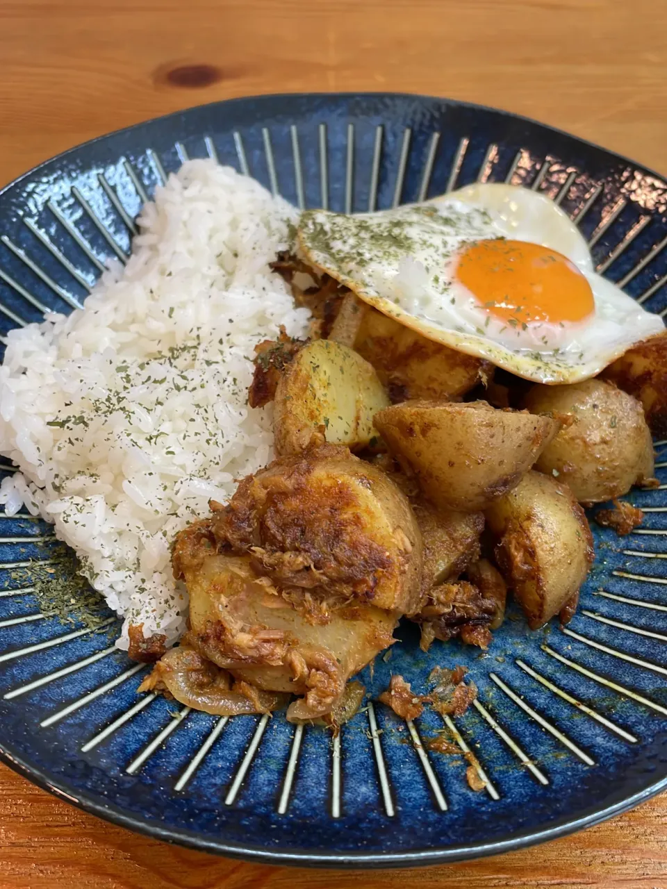 Snapdishの料理写真:ツナ缶じゃがドライカレー|fukaさん