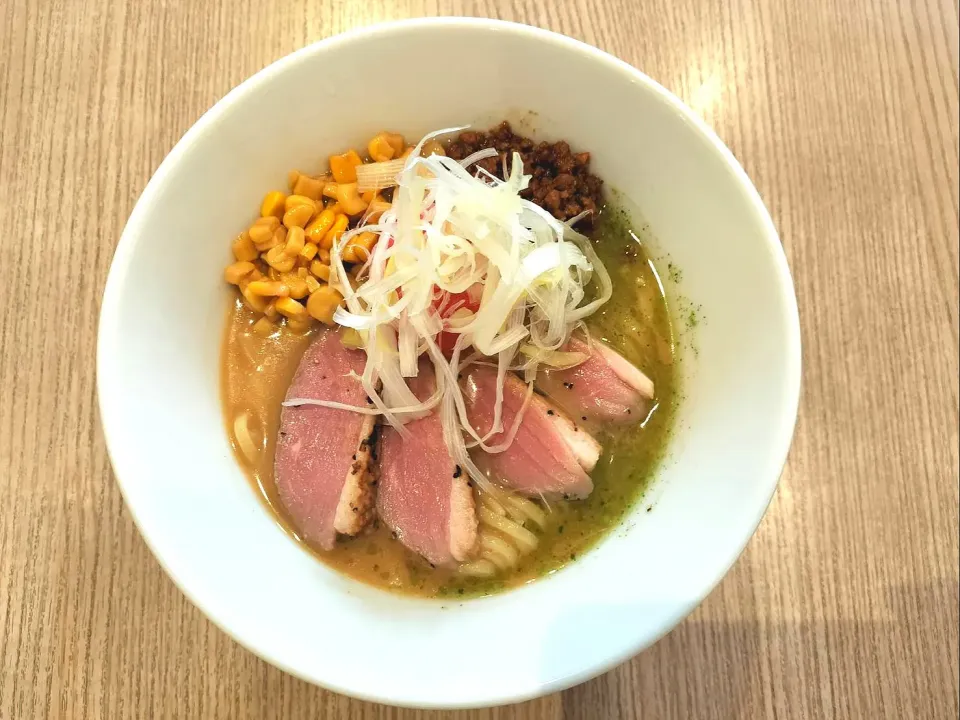 Snapdishの料理写真:鴨肉とフルーツトマトの冷やし味噌ラーメン〜山椒オイルを添えて〜|kenさん