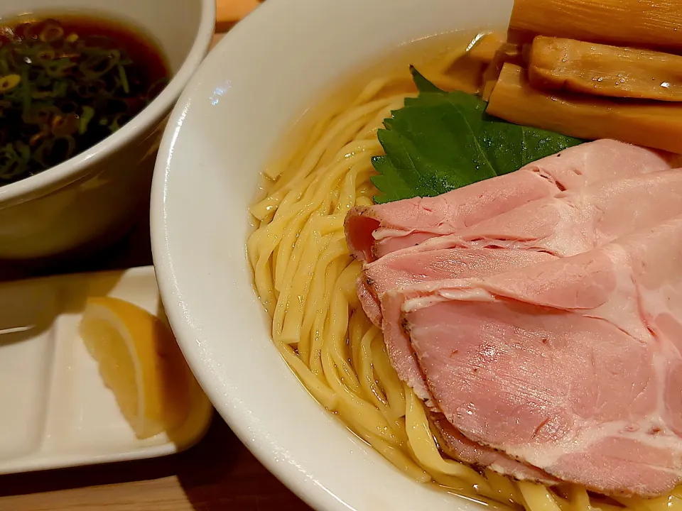 Snapdishの料理写真:【30杯/日程度の限定】
【TRYラーメン大賞2021-2022 
新店・しょうゆ部門 5位】 
支那蕎麦 澤田 
昆布水つけ麺 (濃口醤油、1,150円)
＋メンマ (200円) 
＠新宿御苑前3分 
(JR新宿駅から徒歩15分)
24204 (220,367)  
|大脇さん