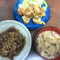 Snapdishの料理写真:牛肉とエノキの炒め物・しゅうまいの唐揚げ・しめじの卵とじ味噌汁|たかちゃんさん