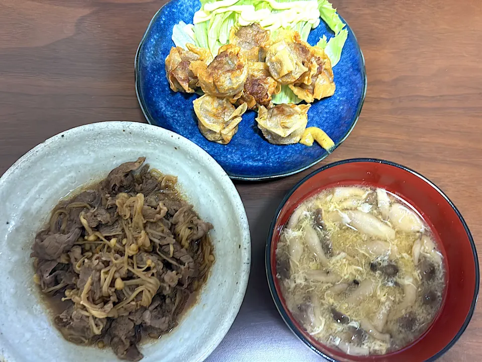 牛肉とエノキの炒め物・しゅうまいの唐揚げ・しめじの卵とじ味噌汁|たかちゃんさん