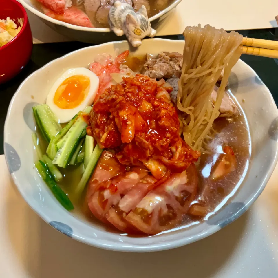 お家で冷麺　手作りチャーシュー、カニカマ、きゅうり、トマト、キムチ、ゆで卵|Takeshi  Nagakiさん