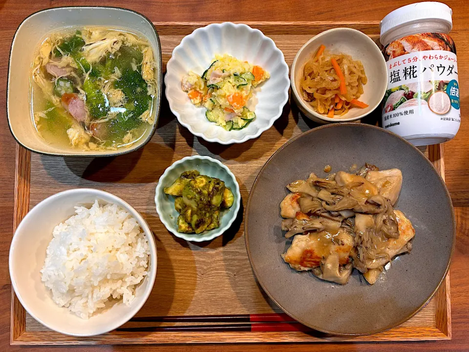 Snapdishの料理写真:今日の夜ご飯(鶏胸とキノコの麺つゆマヨ炒め、切り干し大根、ポテトサラダ、のりアボカド、オクラレタススープ)|cocomikaさん