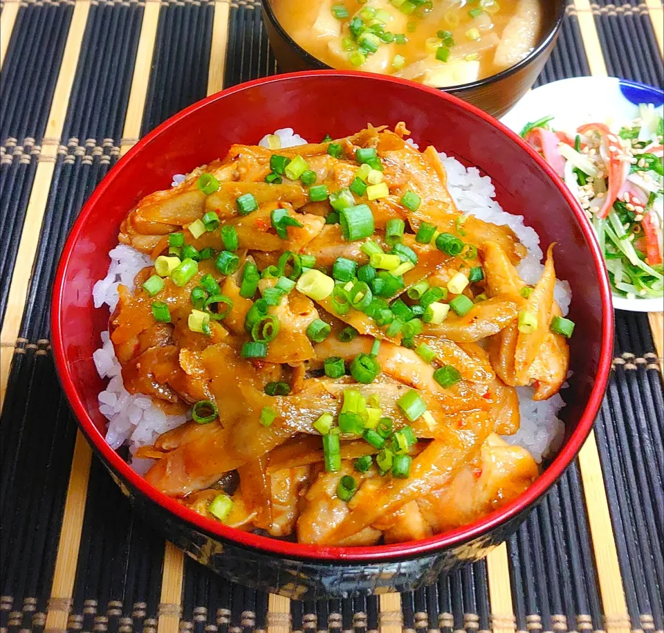 甘味噌鶏ごぼうどーんでムスコの置きランチ|からあげビールさん