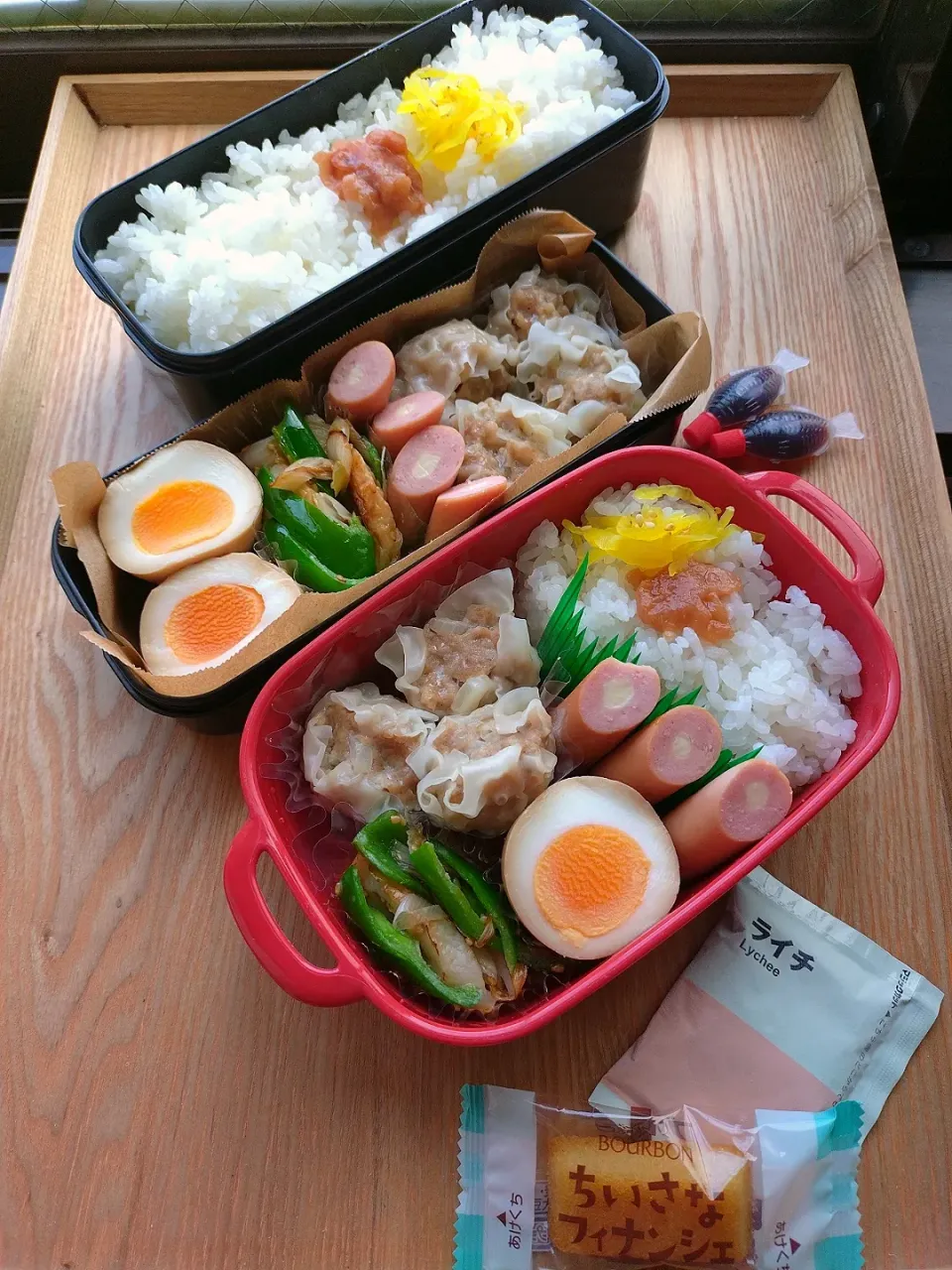 夫と娘のお弁当

手作りシュウマイ
ピーマン、ちくわ、ねぎの塩麹炒め
チーズウインナー
味玉|みわさん