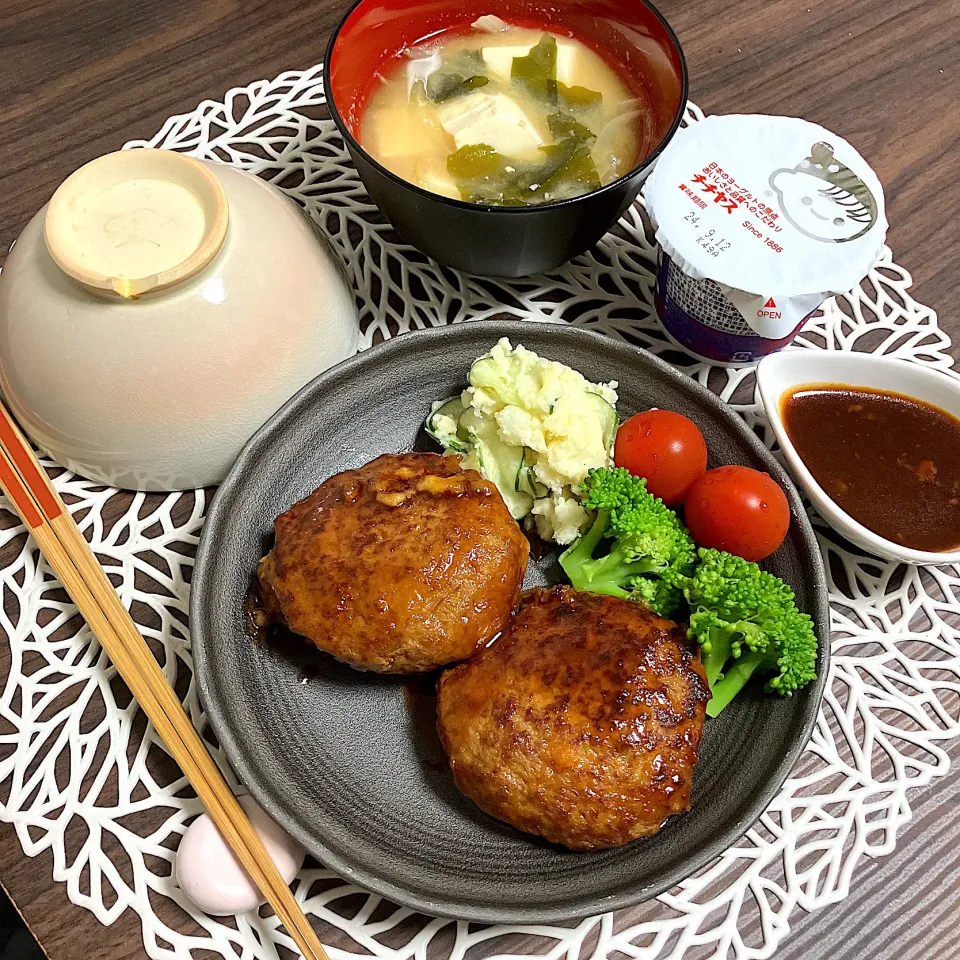 Snapdishの料理写真:8/22  チーズインハンバーグ|らぶちあんさん