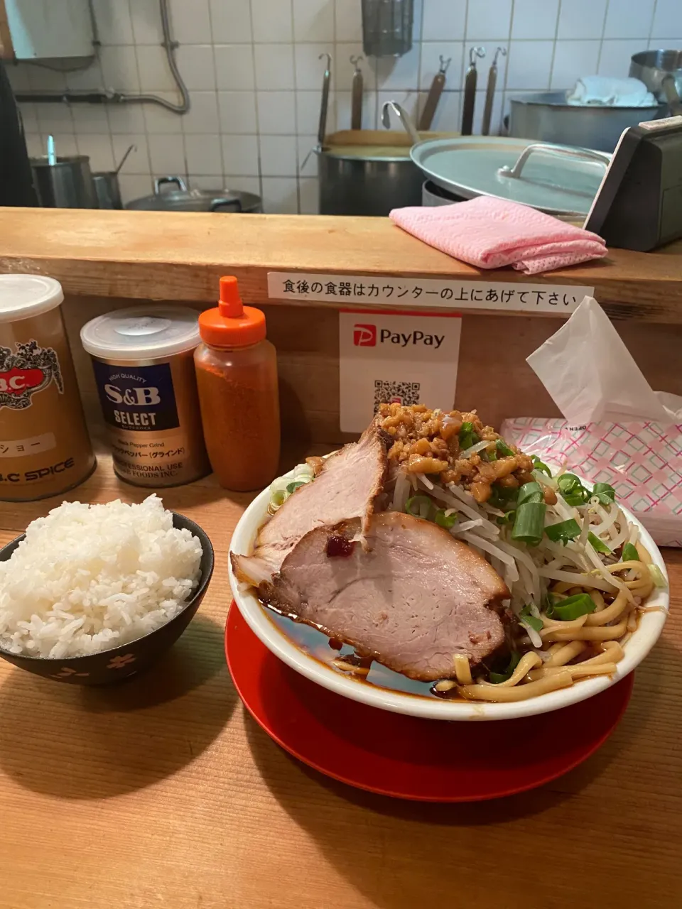 Snapdishの料理写真:大阪市北区梅田駅前第二ビルB２　らーめんやまちゃんの二郎系高井田中華そば？大と白飯|タカちゃんさん