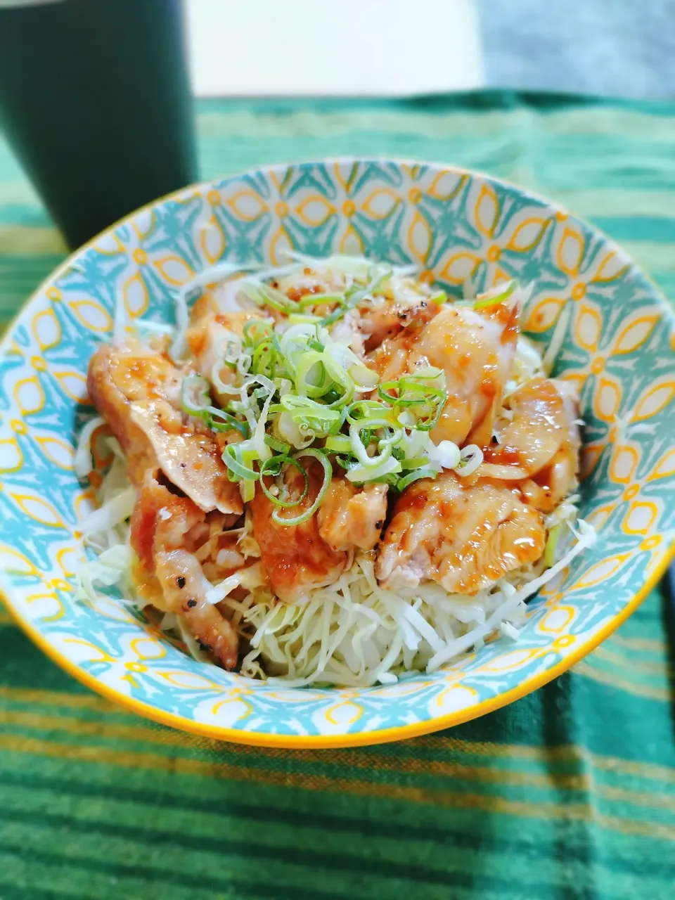 皮がカリカリ若鶏のステーキ丼|マイキーさん