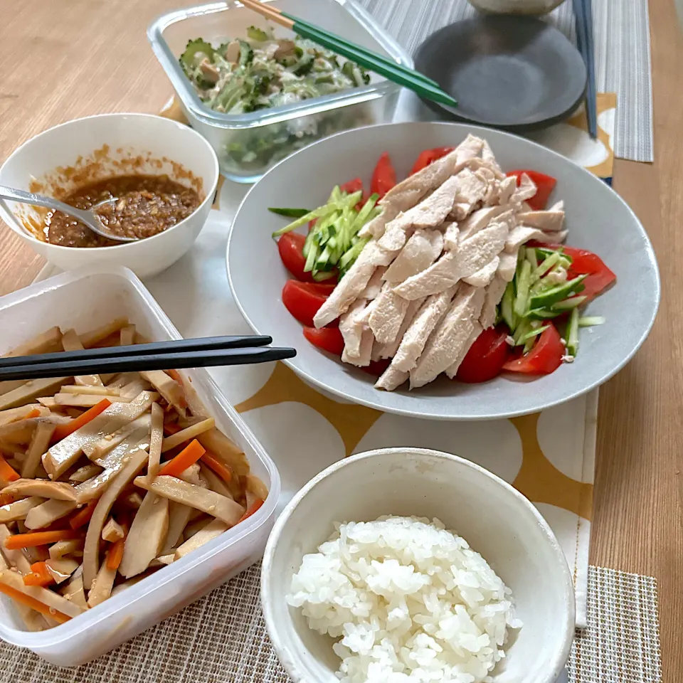 今日の夕食
＊ごはん
＊鶏むね肉のピリ辛ゴマだれ
＊ゴーヤサラダ（常備菜）
＊親芋のきんぴら（常備菜）|さっちんさん