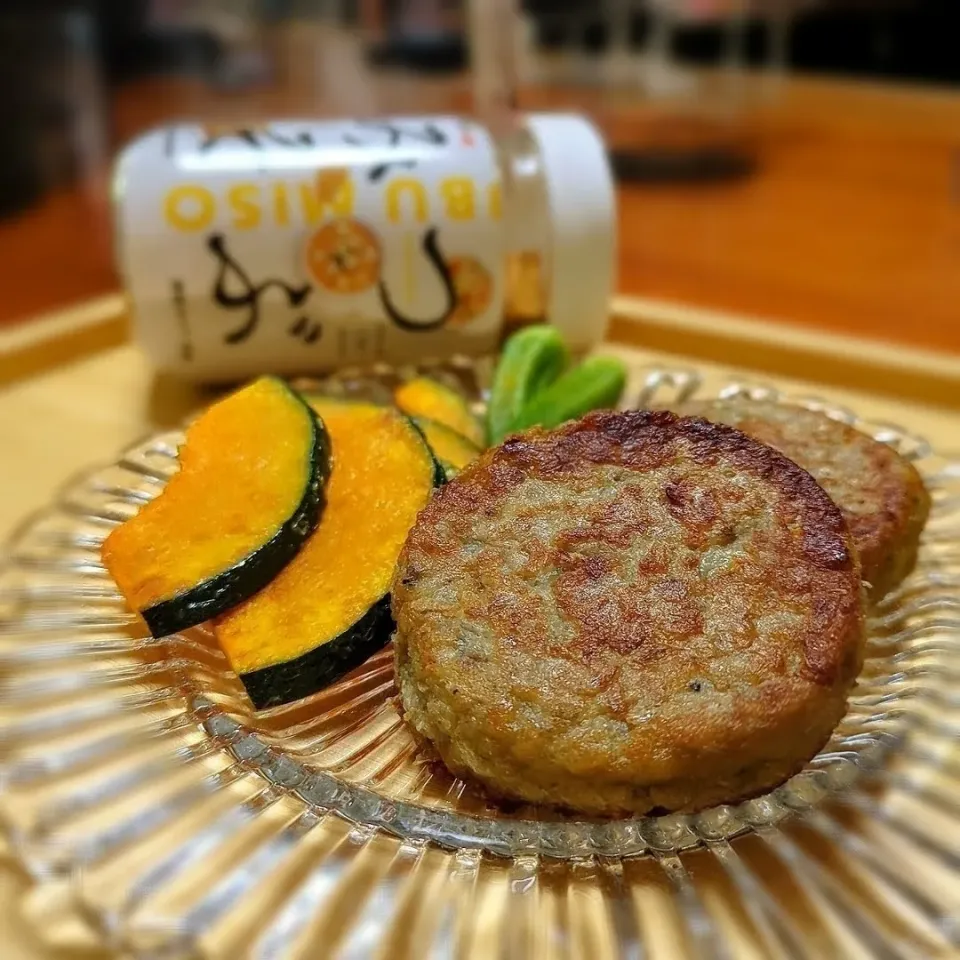 Snapdishの料理写真:つぶみそdeいわしのつみれ焼き

オメガ3やEPAが豊富✨

血液サラサラ＆美肌効果もある最強食材・イワシ🐟

つぶみそを使うことにより、魚臭さが緩和されます🎶

生姜醤油や、お子様にはケチャップをつけてハンバーグ風にしてもおいしいです☺|森のごはん屋さんさん