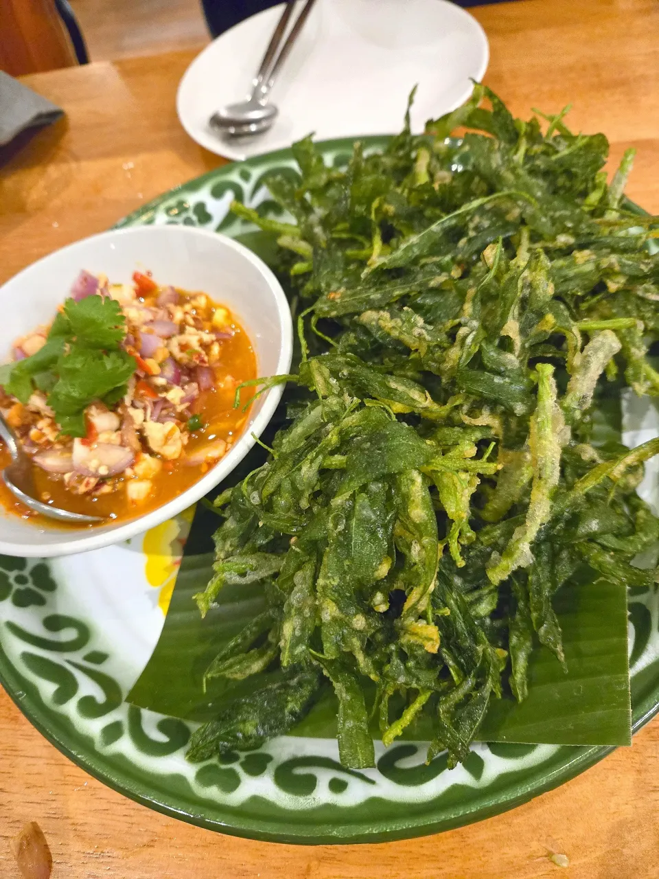 Thai deep fried crispy Kang kong  with prawn & minced chicken sweet n sour sauce.|rufvalさん