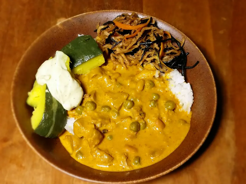 チキンカレーと残り物のっけ|こえださん