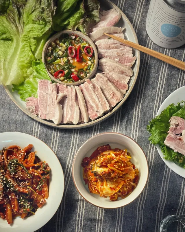 Snapdishの料理・レシピ写真:ポッサムと、干し大根のムチム(ムマリンムチム)、牡蠣のムチム(クルムチム)｜お祝いにこの一皿を♪お祝いメニューで乾杯！