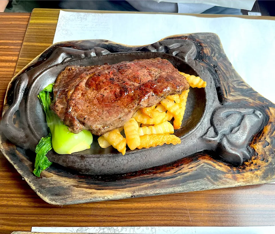 Sizzling sirloin steak|skyblueさん