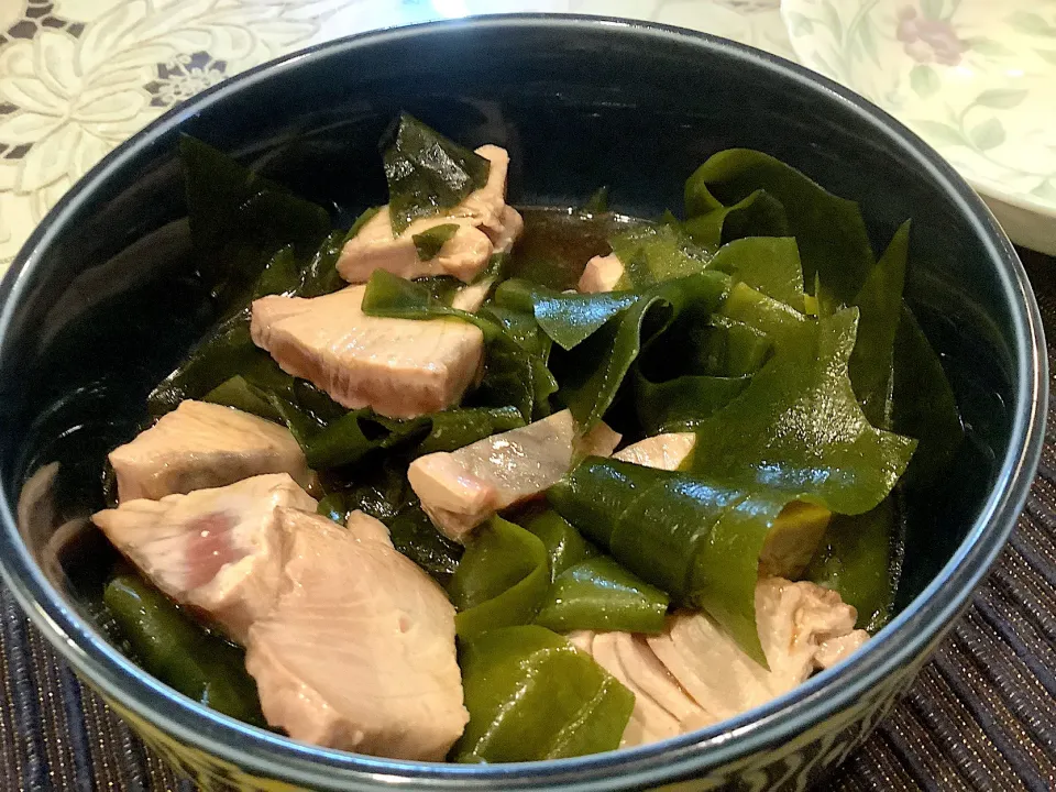 カツオさん🐟とワカメと炒める😋|アライさんさん