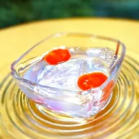 トマト＆ふるふる寒天🍅

ミニトマトをお砂糖で蒸し煮し、柔らかく固めたふるふる寒天を合わせたフルーティなデザート☺

トマトシロップのほのかな甘みが心地よく、疲れた体を癒してくれます☺

美白や整腸作用が期待できる体に優しいデザートです🎶