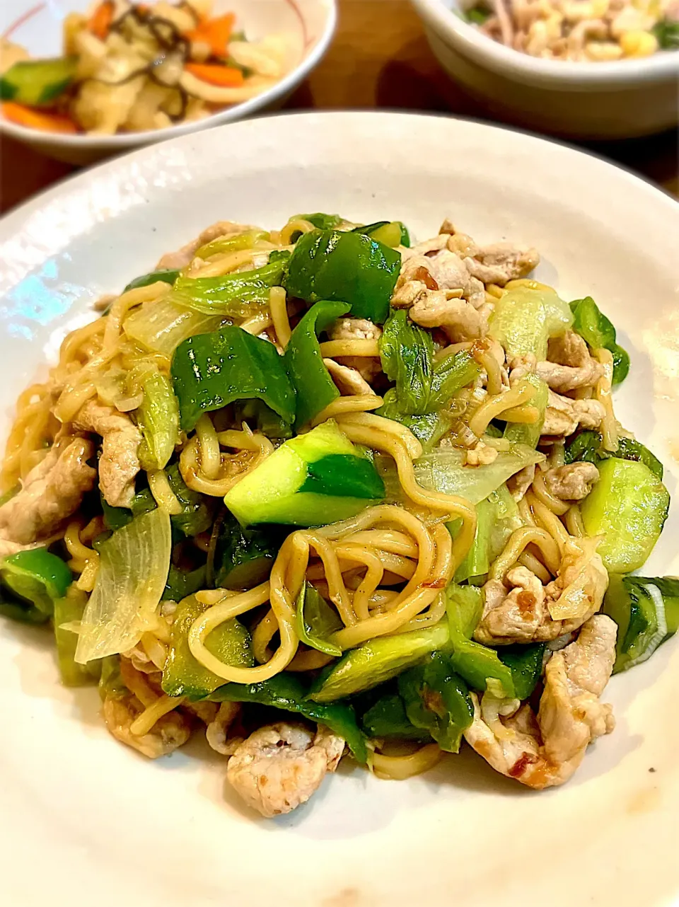 自家ブレンドソースの極太麺焼きそば with 余り物野菜&豚小間|リフルシャッフルさん