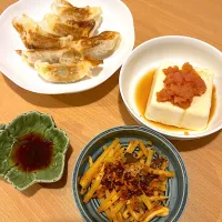 明太乗せ冷奴、たけのことひらたけの食べるラー油炒め、冷凍餃子|みゃみゃみゃさん