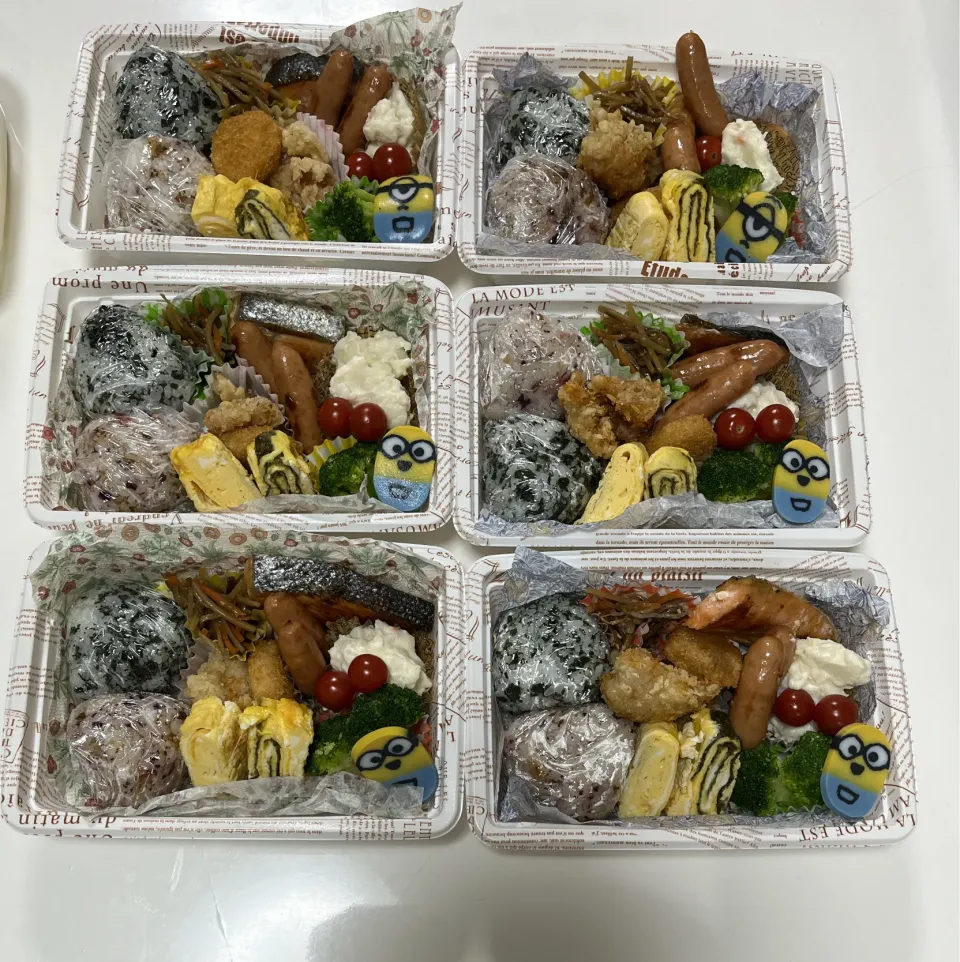 部活弁当。☆おにぎり2種（ワカメ・梅おかか）☆卵焼き（プレーン・海苔）☆梅しそチキン☆きんぴらごぼう☆ポテトサラダ☆鮭☆ブロッコリー☆プチトマト☆唐揚げ☆ウインナー☆かまぼこ|Saharaさん