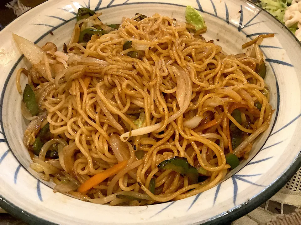 今日のお昼はソース焼きそば😋|アライさんさん