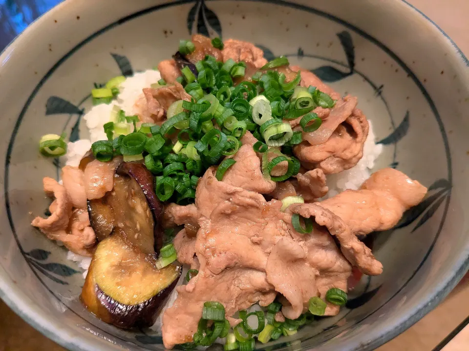 豚肉とナスのてりやき丼|みーくまさん