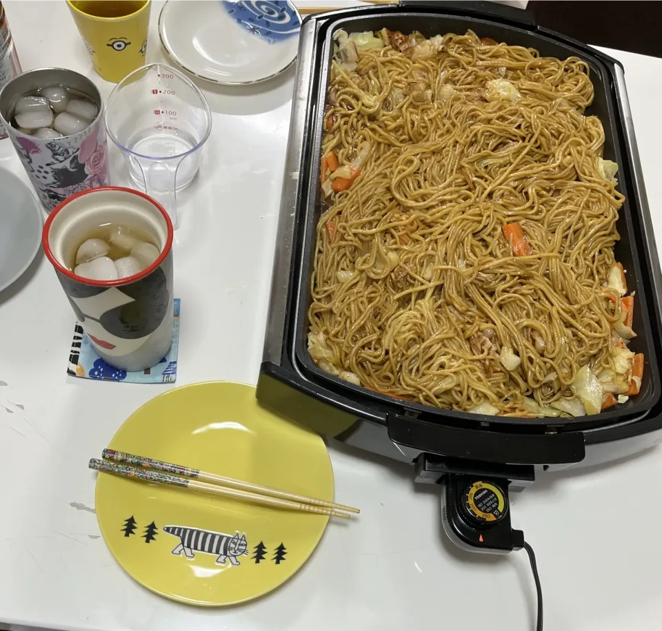 Snapdishの料理写真:☆ホルモン焼きそば。麺8玉。追加でウインナーと、うどん3玉しました。|Saharaさん