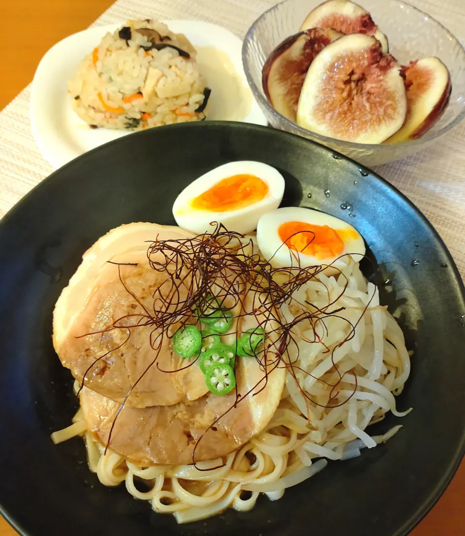 ☆けやき　札幌みそ混ぜ麺
☆炊き込みご飯おにぎり
☆イチジク|chikakoさん