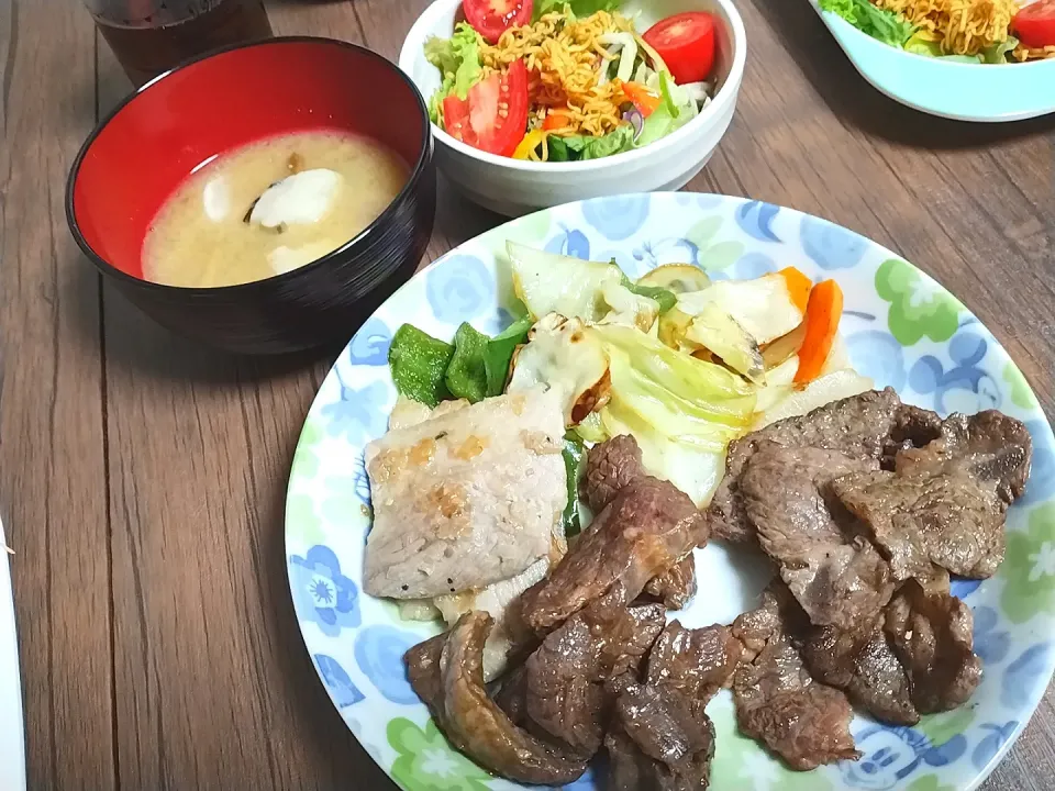 焼き肉
すり身となめこの味噌汁
チキンラーメンのサラダ|尚さん