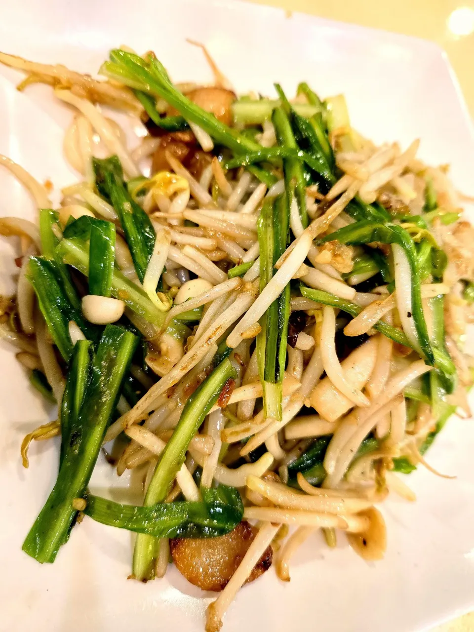 garlic chives with bean sprout and mushrooms|rufvalさん