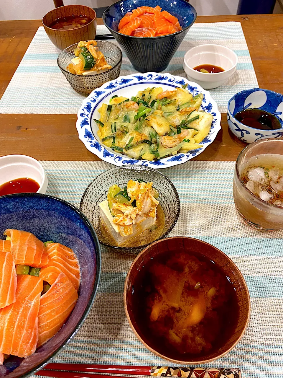 サーモンアボガド丼|たむろんさん