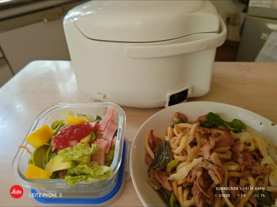 2024/08/25の食事メニュー
・和風回鍋肉焼きうどん（シマダヤ３食生うどん1個＋キャベツ＋豚こま肉＋ピーマン＋長葱＋マルコメフリーズドライ出汁入り粒味噌󠄀＋丸大豆減塩醤油＋料理の清酒）
・アボカド&レタスのサラダ（アボカド🥑＋レタス＋冷凍パイナップル＋ベーコン＋いちごジャム）|Tarou  Masayukiさん