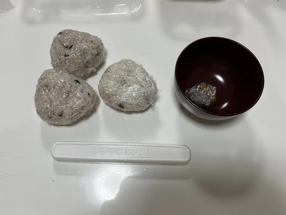 Snapdishの料理写真:パパ弁☆雑穀米入りおにぎり☆みそ玉|Saharaさん